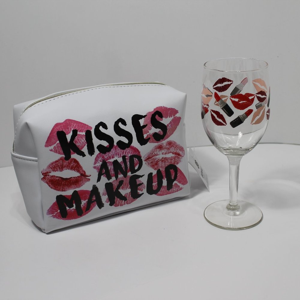 Cosmetic Bag with Wine Glass